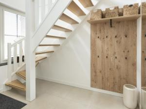 Villa with sunshower at Tjeukemeer