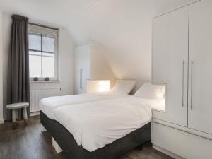 Villa with sunshower at Tjeukemeer