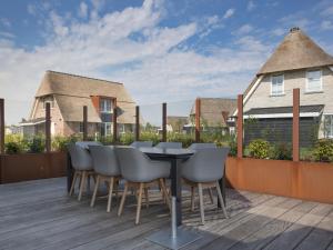 Villa with sunshower at Tjeukemeer