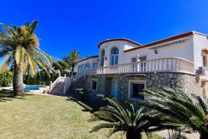 villa Pinosol con vista al mar