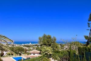 villa Pinosol con vista al mar