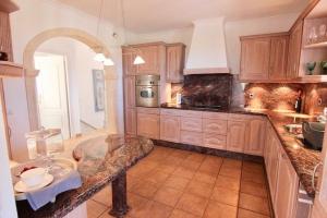 villa Pinosol con vista al mar