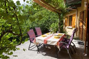 Maisons de vacances Romantic cottage in the Ardeche with free WiFi and TV : photos des chambres