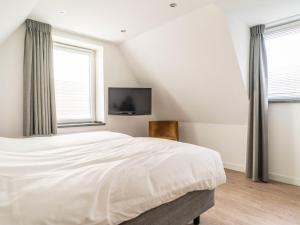 Sunny Bungalow in Heart of Texel