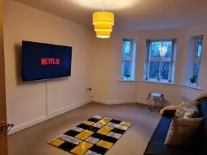 Patton Place, Warrington, 1 Bedroom, Safari Themed, High Speed WiFi, Smart TV, Amazing Train Links, Secure Location, Hotel Vibe in a Home - 威德尼斯