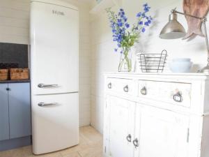 Cozy house with sauna in Oostkapelle with forest