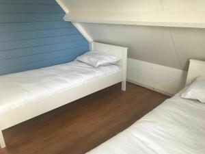 Cozy house with sauna in Oostkapelle with forest