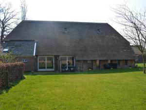 Staying in a thatched barn with bedroom Achterhoek