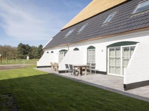Farmhouse in De Cocksdorp near the Beach