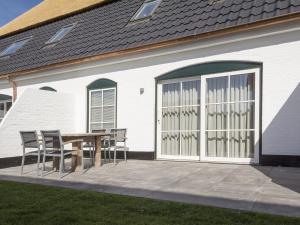 Farmhouse in De Cocksdorp near the Beach