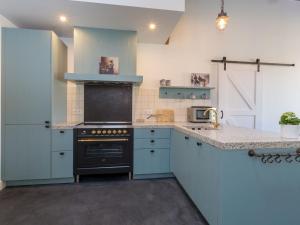 Mansion in Vrouwenpolder near Beach