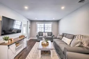 Rocky Point Escape with Grill - 1 Mi to the Beach! - Yaphank