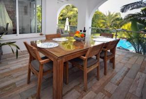 Seafront 3 bedroom villa Medea with private pool and garden.