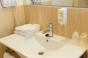 Hotels Le Clocher de Rodez Centre Gare : photos des chambres