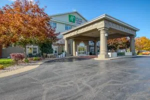 Holiday Inn Express Hotel & Suites Oshkosh - State Route 41 - Appleton