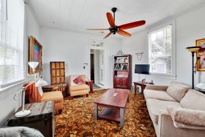 Two-Bedroom House room in New Orleans - Bywater Cottage - Walk to French Quarter