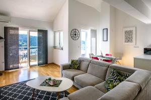 SUMMER NIGHT APARTMENT by DuHomes