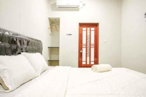 Rudi Rooms near Stasiun Cikarang Mitra RedDoorz