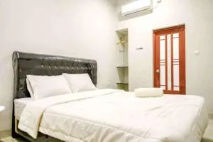 Rudi Rooms near Stasiun Cikarang Mitra RedDoorz - 芝卡朗