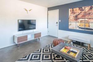 One-Bedroom Apartment room in WanderJaunt -- Mid-Century Downtown Phoenix Apartments