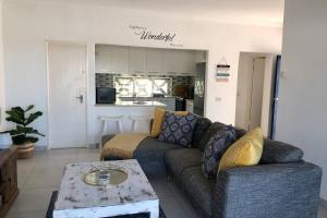 42 Thira - Beautiful Beach apartment