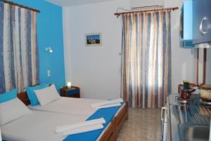 To Steno Sifnos Greece