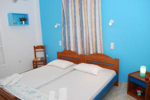 To Steno Sifnos Greece