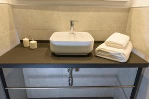 Apartamentos Constitución by Renthas