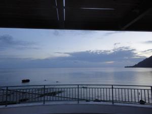 One-Bedroom Apartment with Sea View