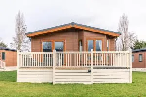 Waterfall Luxmy Lodge with Hot Tub - 波克灵顿