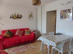 Appartements Appartement Pour 4 Personnes Avec Vue Sur Le Port De Plaisance- Residence Le Genois : photos des chambres