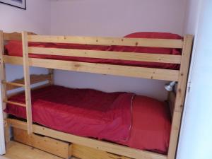 Appartements Appartement Pour 4 Personnes Avec Vue Sur Le Port De Plaisance- Residence Le Genois : photos des chambres