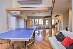 Chic Abode with City Views, 2 Mi to Museum Park - image 1