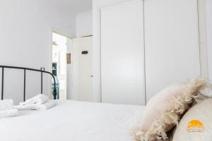 La Bella Escondida by Cadiz Time