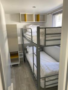 Campings MOBIL-HOME 8 10 Personnes Camping Le Bois dormant : photos des chambres