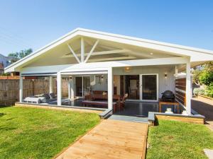 Spinnaker I Family Getaway I 2mins Walk to Beach