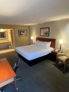 King Room room in SureStay Plus Hotel by Best Western Mountain View