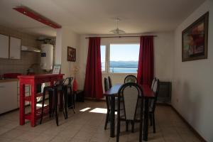 DEPARTAMENTO CÉNTRICO CON VISTA AL LAGO