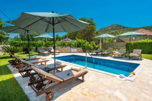 Vila Vergatum-privacy,gym,billiards,table tennis 