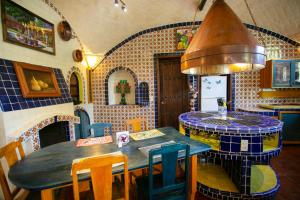 Majikal B&B - Santa Clara