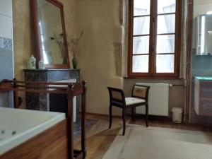 B&B / Chambres d'hotes Chez Casimir : Suite Lit King-Size avec Baignoire Spa