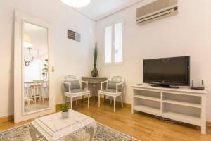 CÓMODO Y CÉNTRICO ESTUDIO DE LUJO EN ATOCHA - JARDÍN BOTÁNICO. WIFI