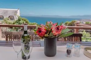 Oceanfront bungalow 3 br/2 ba, Wifi Fireplace: Guppy Huys - 干斯拜