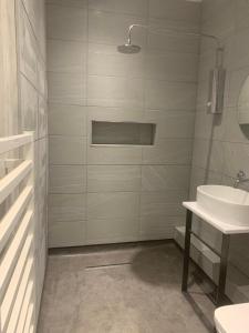 1 bed river apartment on the docks