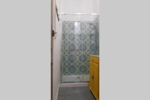 Piso modernista en casco histórico con garaje