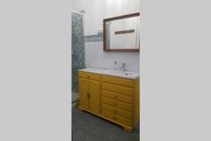 Piso modernista en casco histórico con garaje