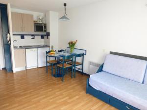 Studio (4 Adults) room in Résidence Mer & Golf Le Boucanier Port d'Albret