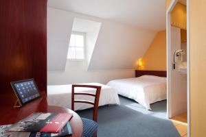 Hotels Logis hotel du Beffroi Gravelines Dunkerque : Chambre Triple