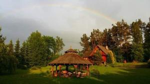 Hippie Happy House drewniany domek z kominkiem