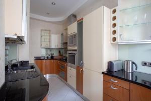 Three-Bedroom Apartment room in GorodRek Ligovsky